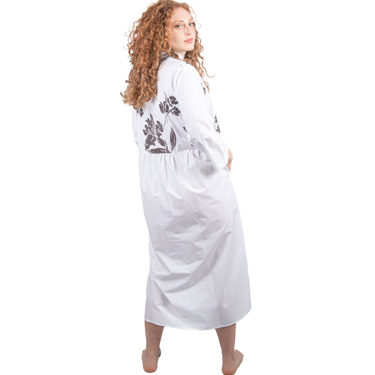 Abito bianco con scollo a V.