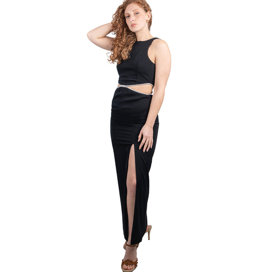 Abito nero con apertura al corsetto con strass.