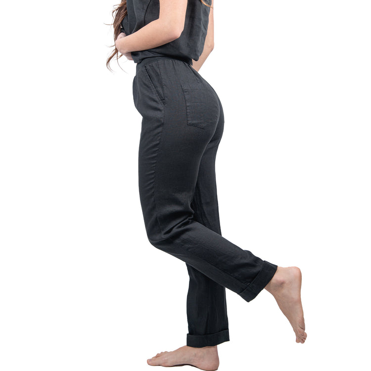 Pantalone in lino con molla elastica in vita.