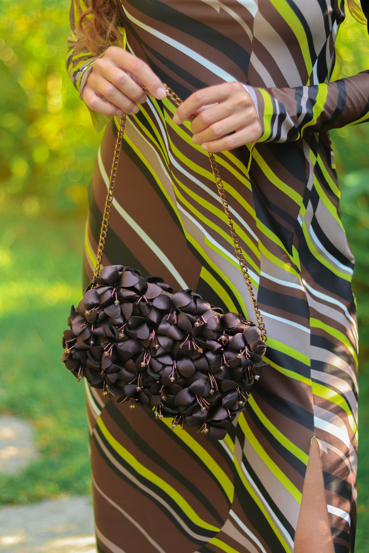 Tracollina con perline in fiori marrone