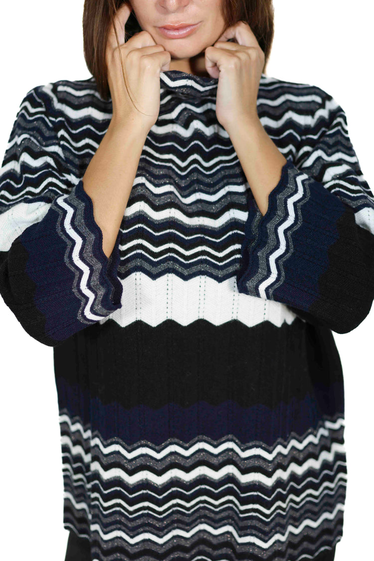 Maglia manica a campana in lana nera