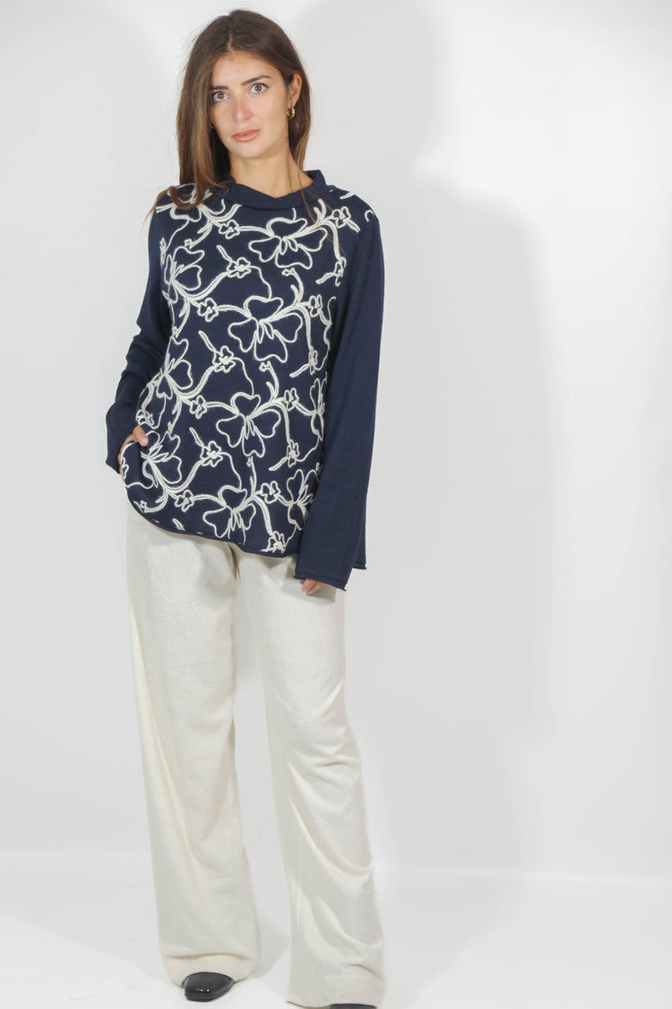 Maglia lana ricamo floreale blu