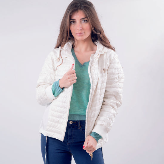 Piumino trapuntato con cappuccio bianco