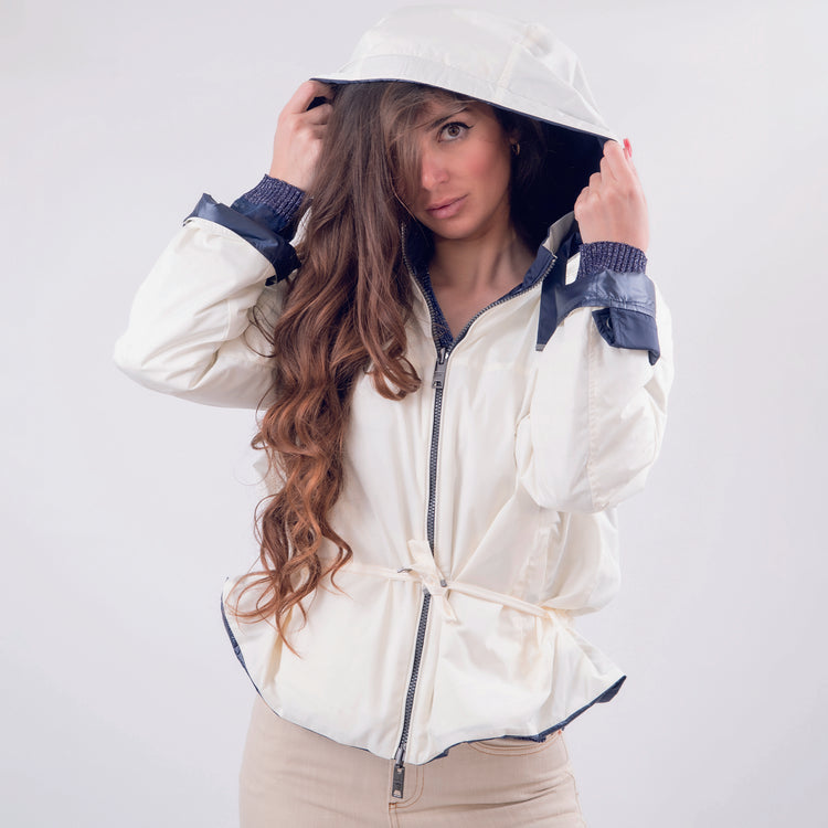 Piumino reversibile con cappuccio blu e bianco