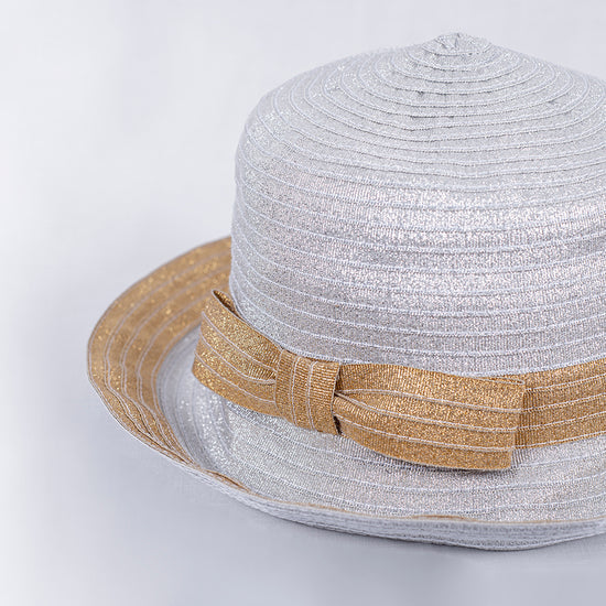 Cappello argento con fiocco