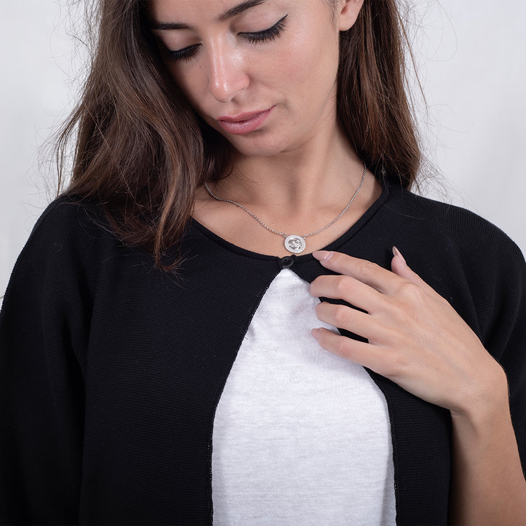 Cardigan nero in cotone con bottoncino al collo