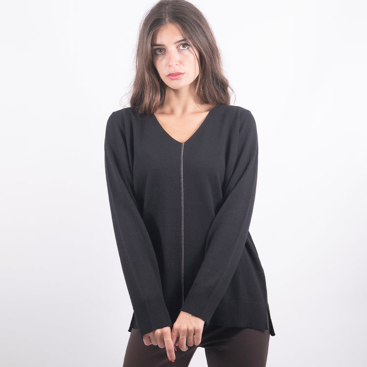Pullover scollo V con monile sul davanti nero