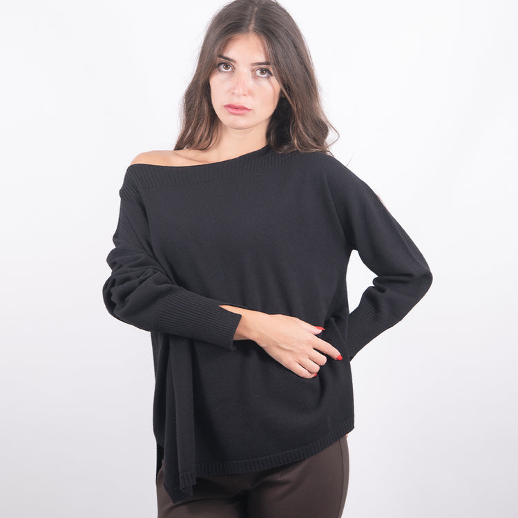 Pullover in lana scollo barca nero