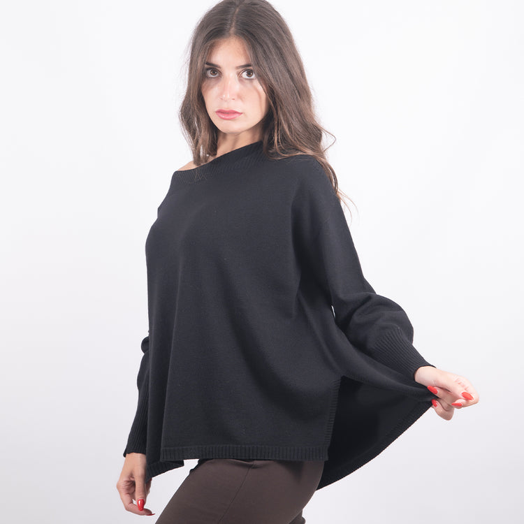 Pullover in lana scollo barca nero