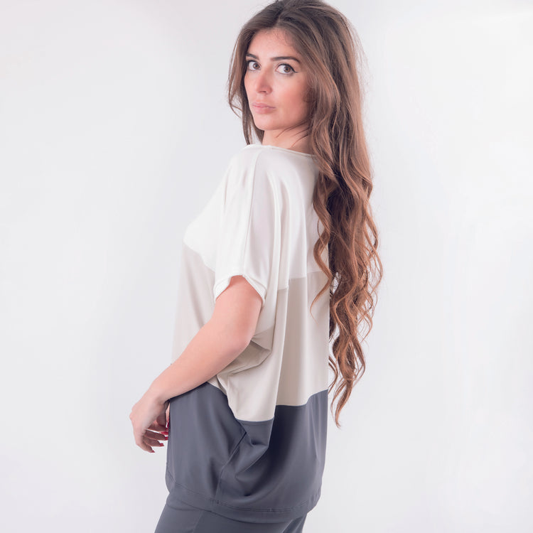 T-shirt in viscosa con fascia beige