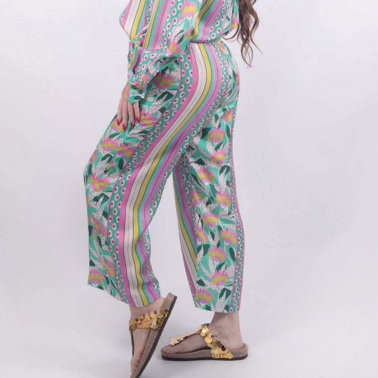 Pantalone largo dritto in seta stampata rosa