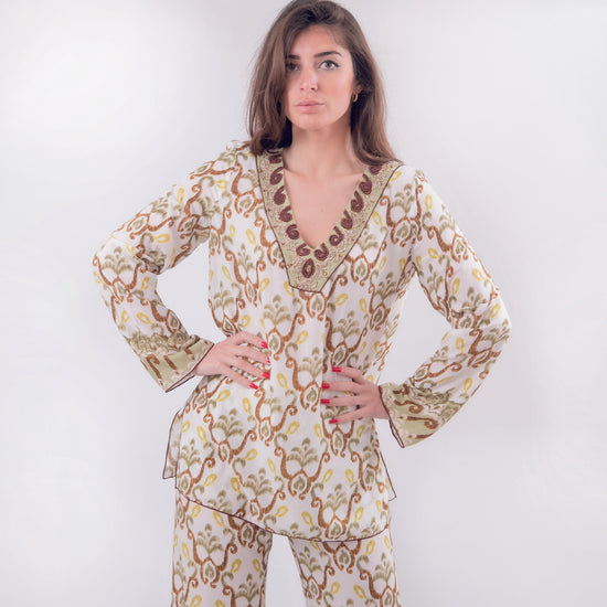 Camicia scollo V in viscosa stampata verde