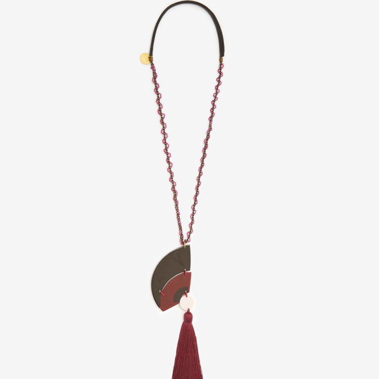 Collana in resina con ricamo perline bordeaux