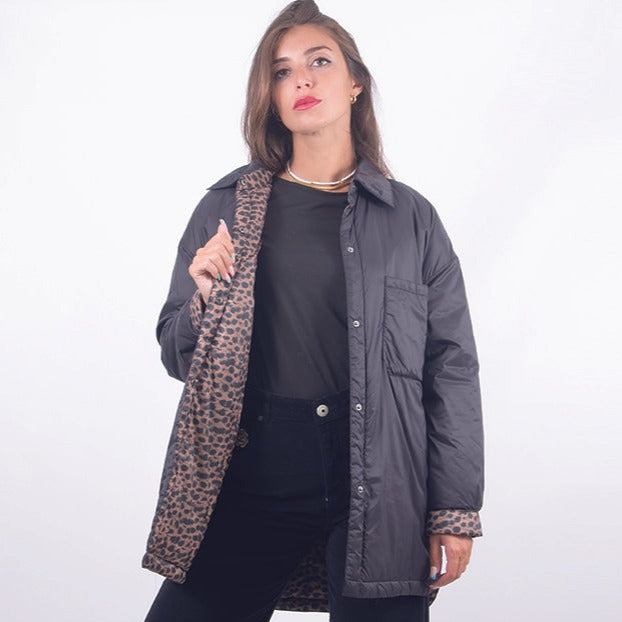 Giaccone modello camicia nero con interno leopardato