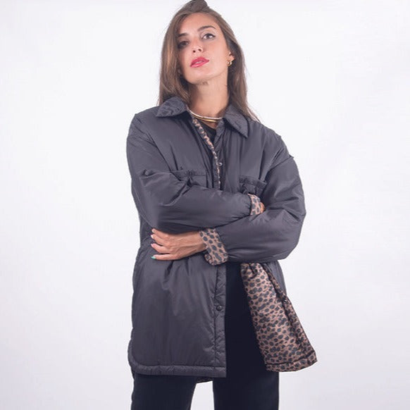 Giaccone modello camicia nero con interno leopardato