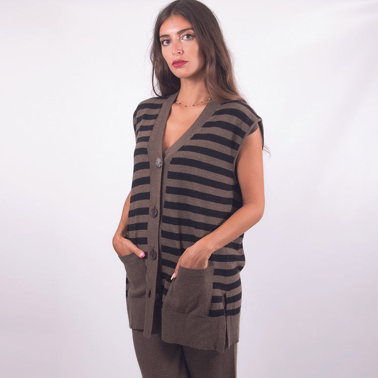 Gilet con spacchetti in viscosa marrone