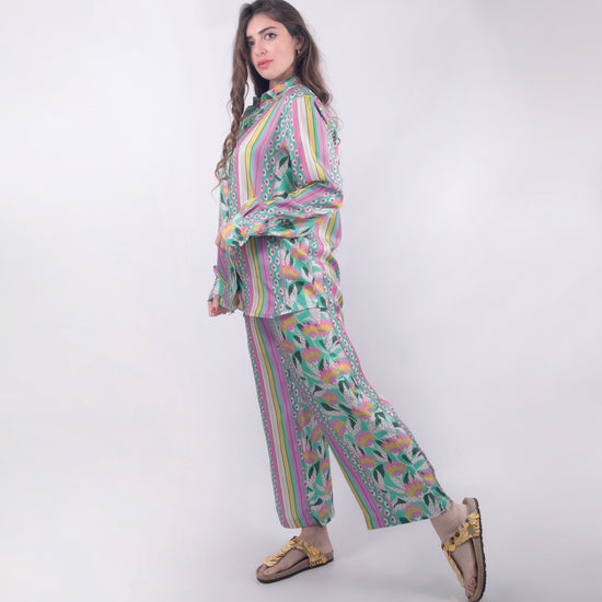 Pantalone largo dritto in seta stampata rosa