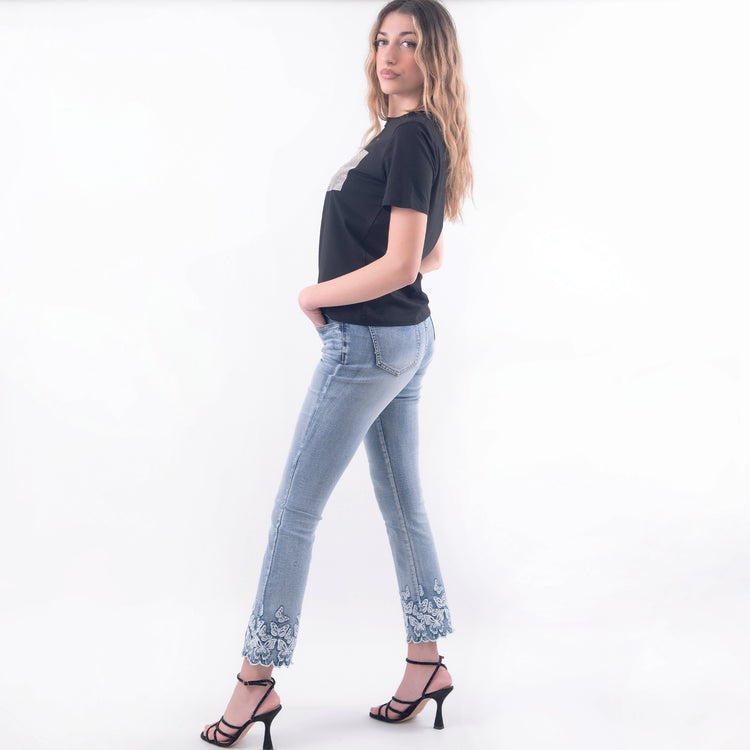 Jeans elasticizzato blu ricami farfalle