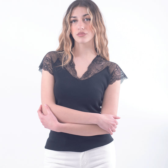 T-shirt viscosa con pizzo nero