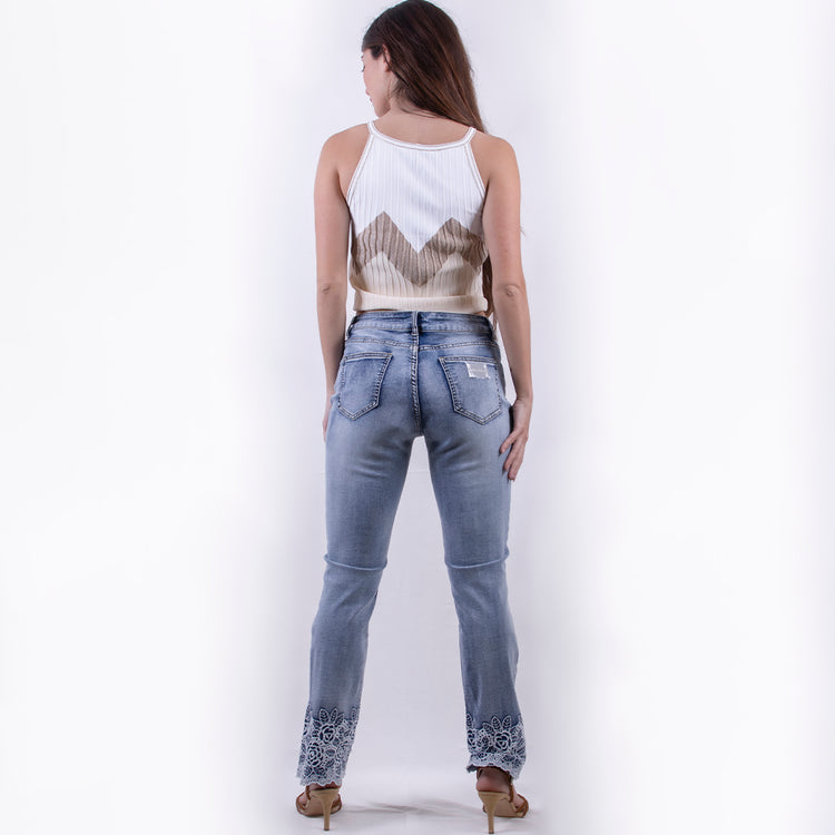 Jeans elasticizzato con ricamo sul fondo