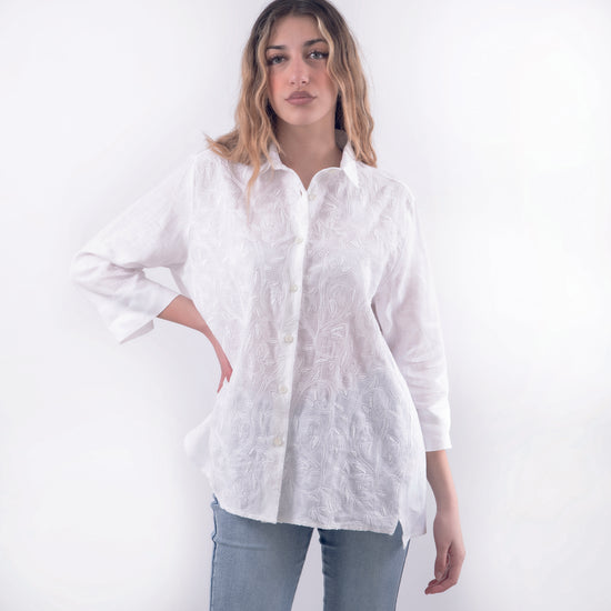 Camicia svasata in lino bianco