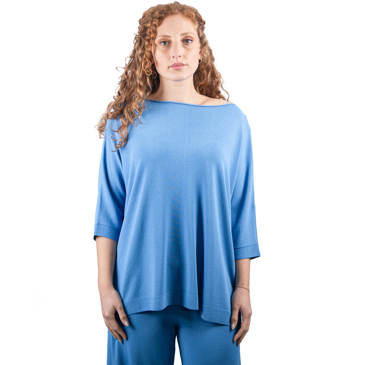 Poncho azzurro con manica 3/4.