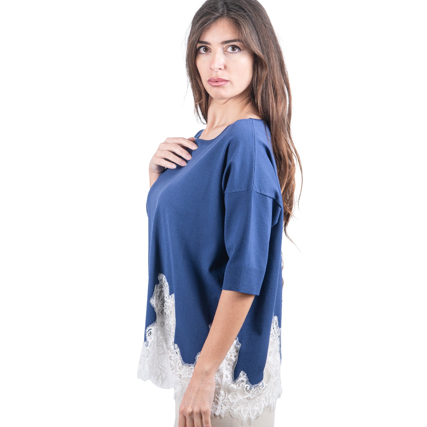 Maglia in viscosa con pizzo.