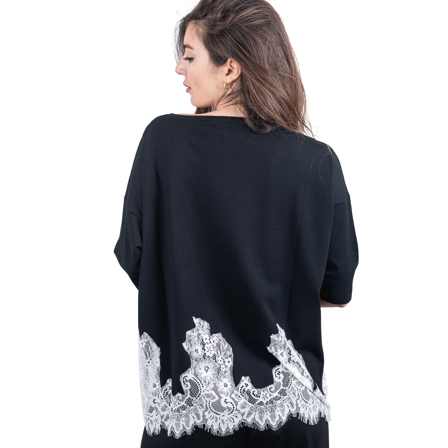 Maglia in viscosa con pizzo.