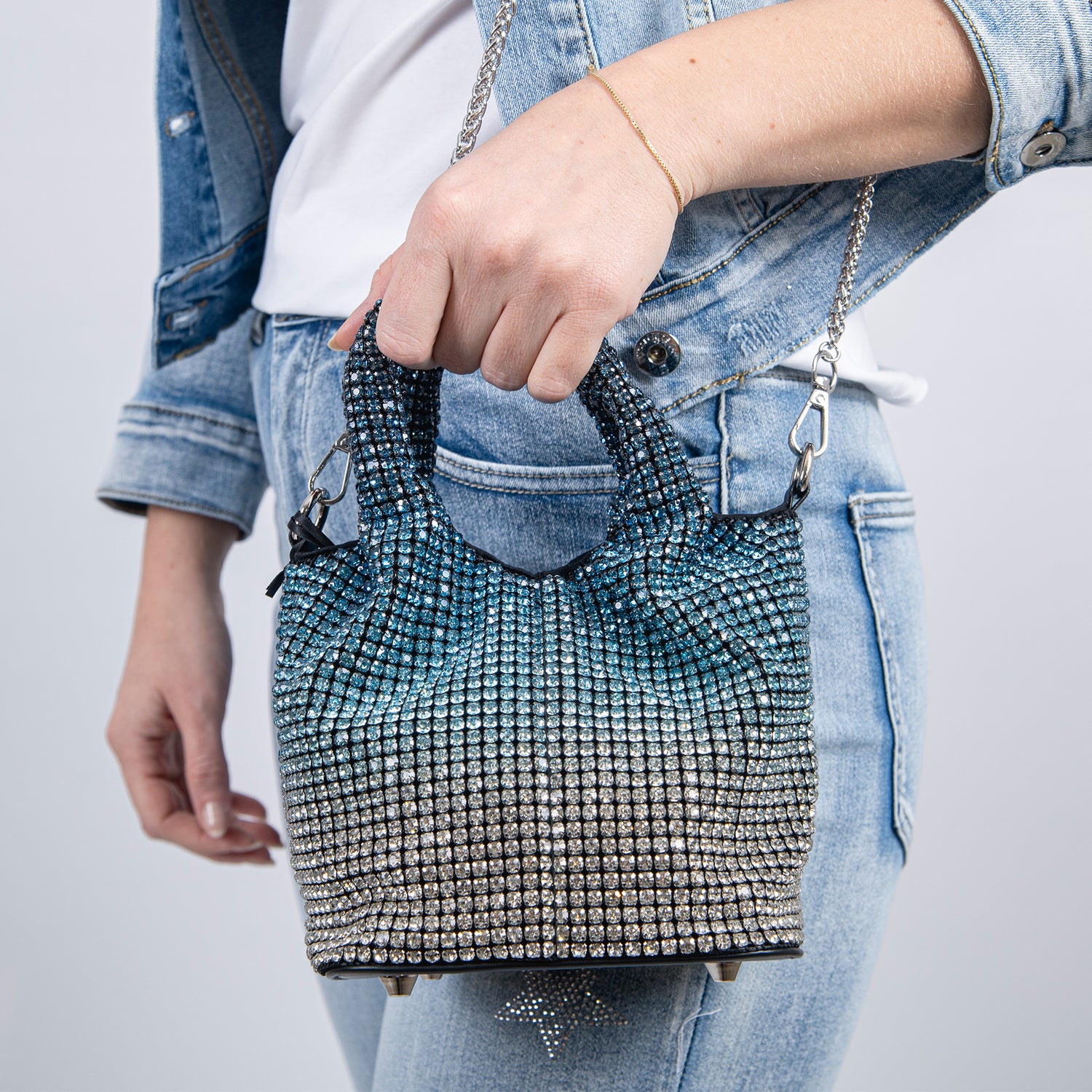 Borsa multicolor con strass.