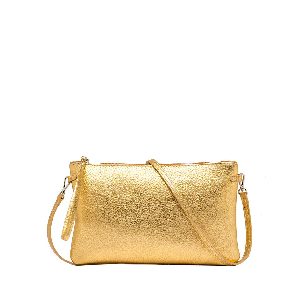 Pochette a mano con tracolla.