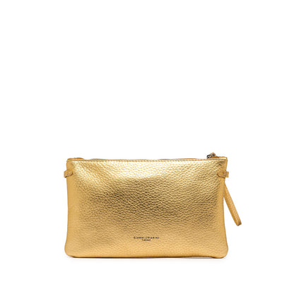 Pochette a mano con tracolla.