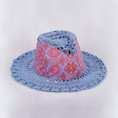 Cappello in carta con falda piccola traforata e fascia di cotone in fantasia geometrica azzurro